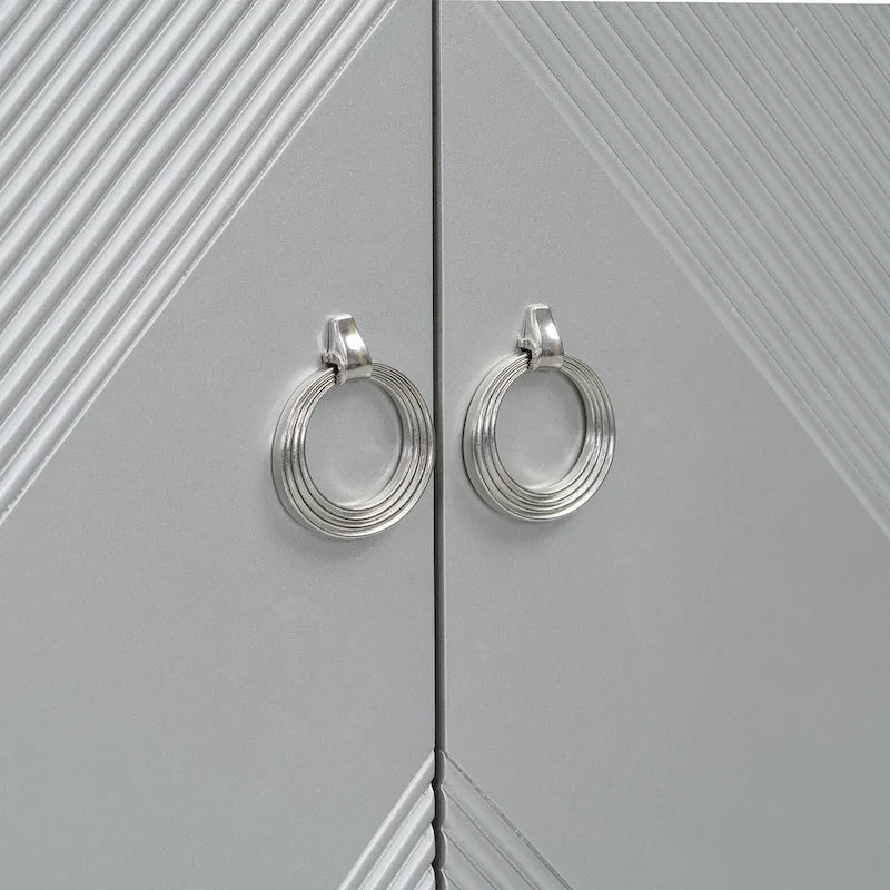 Credenza con motivo geometrico, ripiani regolabili e maniglie rotonde