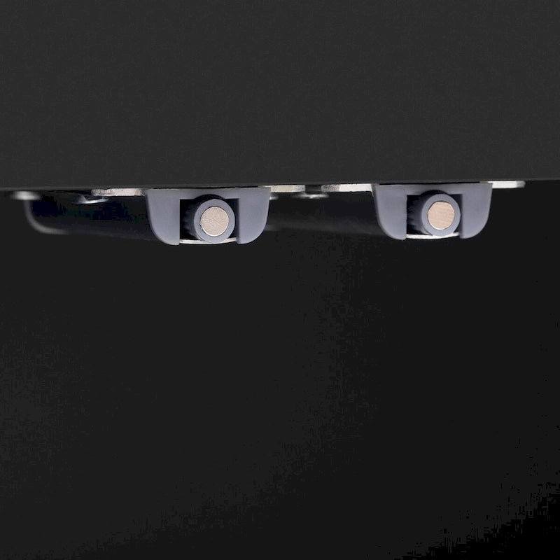 Schrank mit 4 Türen, Wellenfronten, abgerundeten Ecken und verstellbaren Einlegeböden