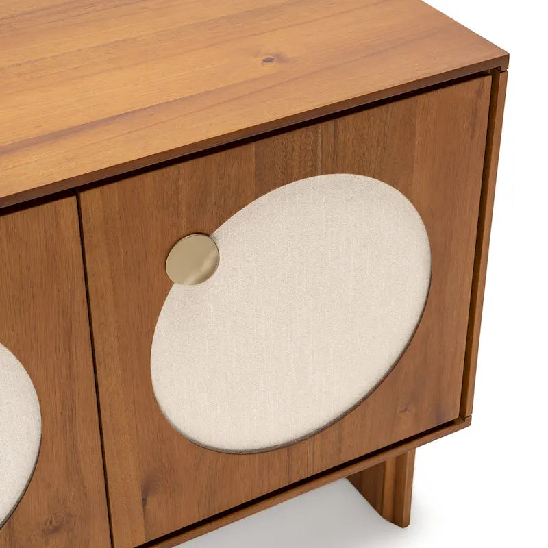 Buffet large imitation noyer avec portes en tissu et poignées en laiton